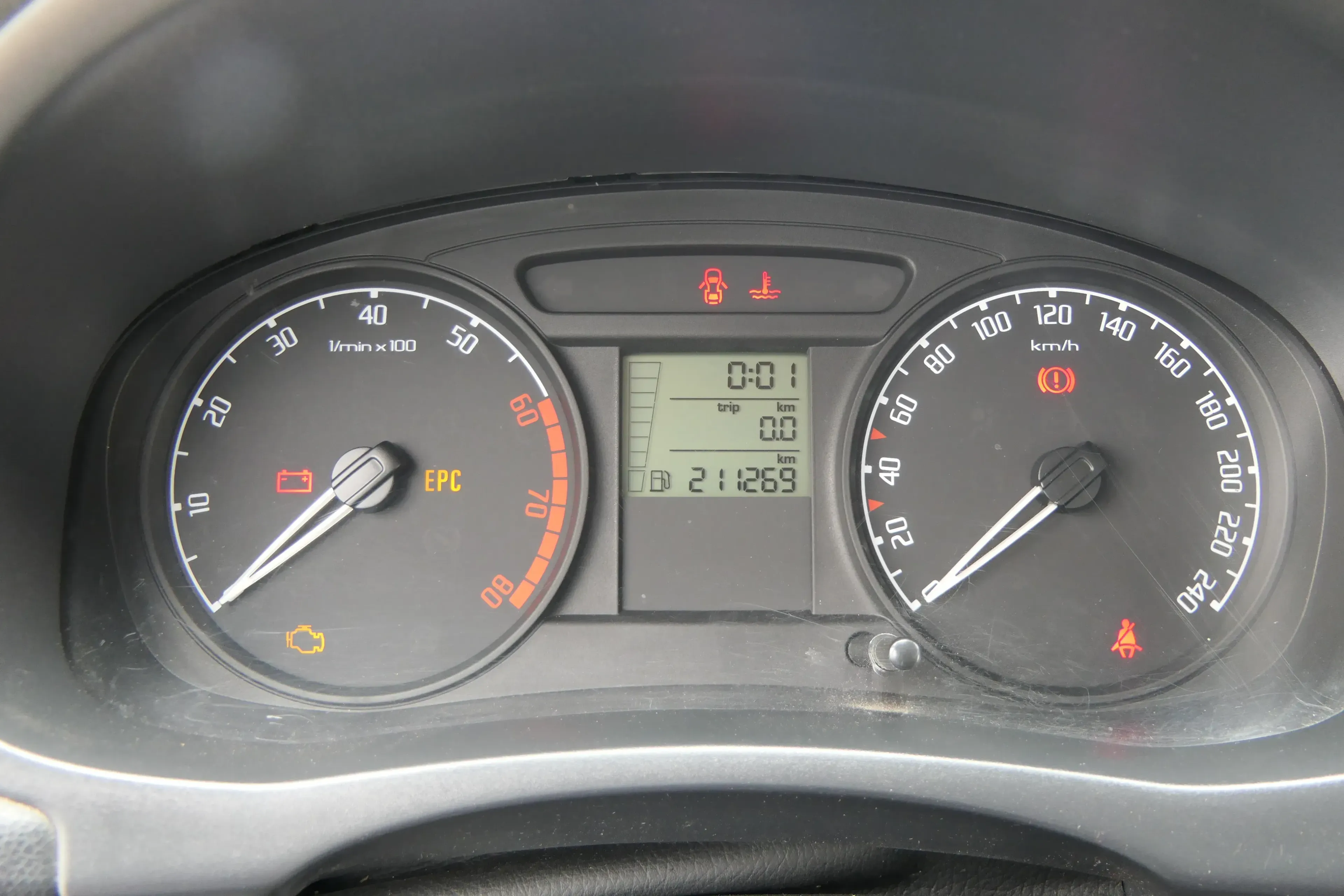 Skoda Fabia Roomster Tacho Tachometer Kombiinstrument 211.000km 5J0920801B Benzi - Bild 1