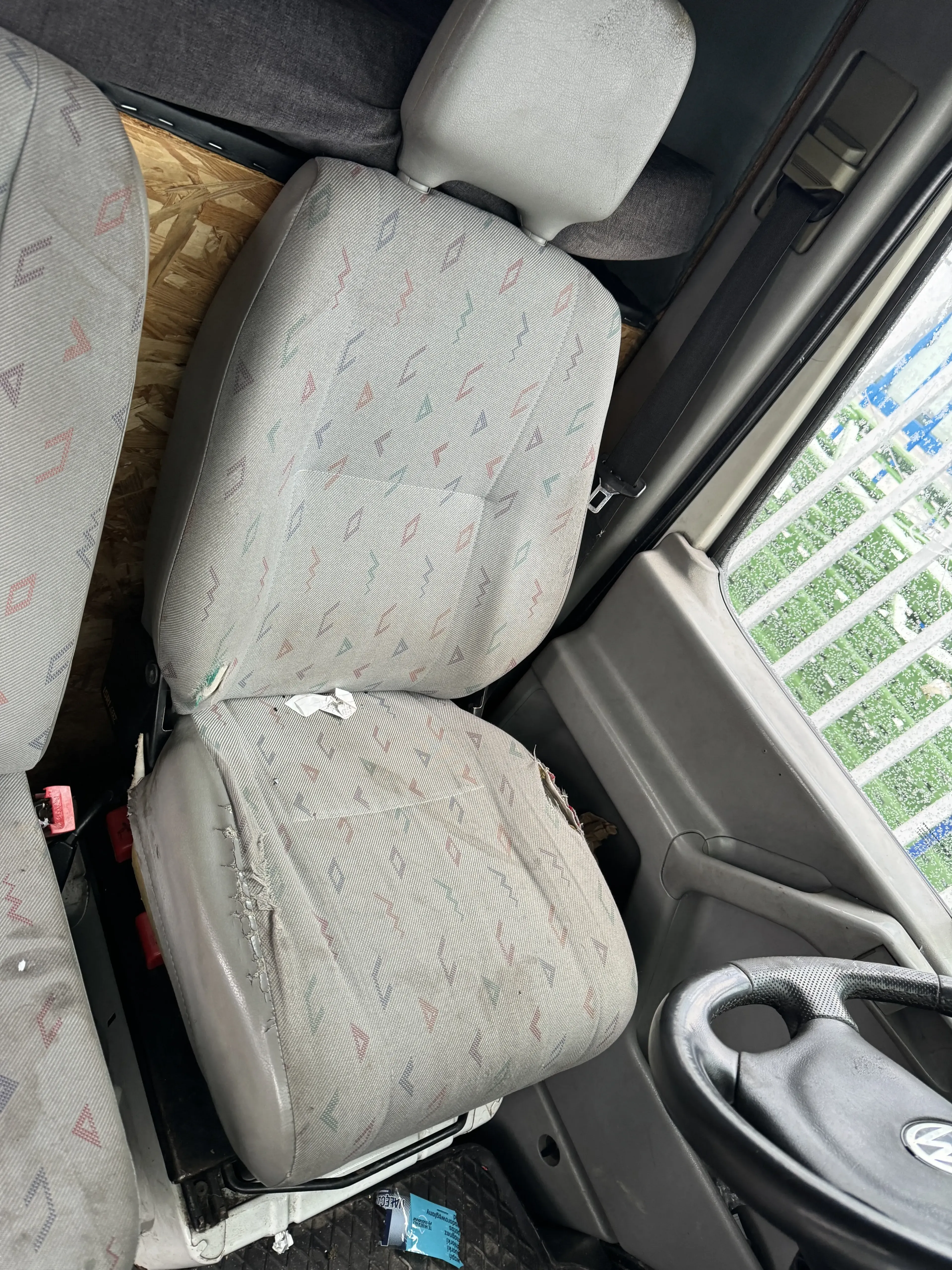 VW LT 2D 35 28 Sitz vorne links Fahrersitz - ohne Konsole! - Bild 1