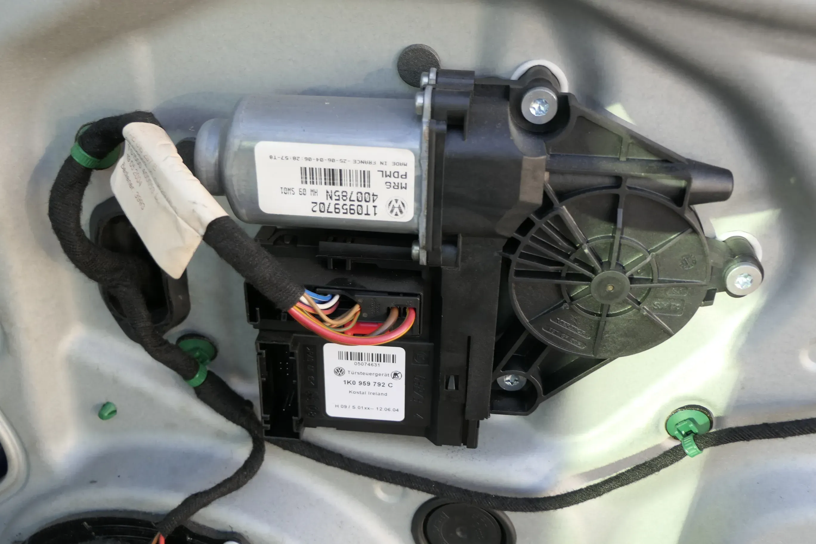 Touran Caddy 2k ektrischer Fensterheber Motor vorn rechts 1T0959702 1K0959792C - Bild 1