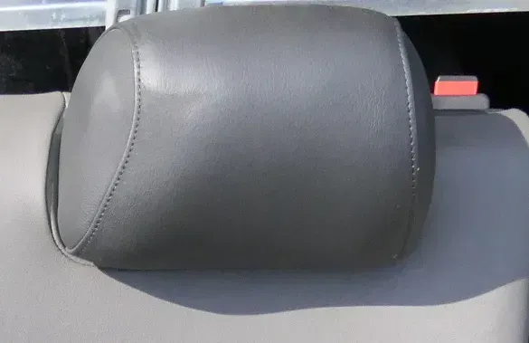 Audi A4 B5 A6 4B Kopfstütze hinten rechts oder links Leder - Bild 1