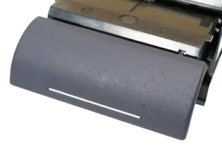 Audi A3 8L Aschenbecher Zigarettenanzünder vorne 8L0857951N 6PS Facelift schwarz - Bild 4