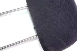 VW Golf 4 Bora Kopfstütze vorne oder hinten schwarz schwarzes Muster - Bild 1