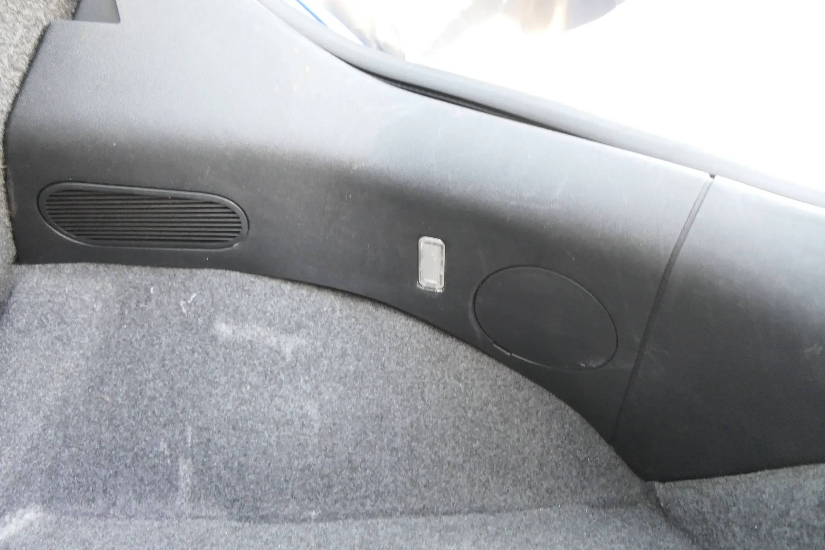 VW New Beetle 9C Abdeckung Verkleidung Kofferraum hinten rechts - Bild 1