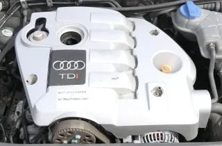 Audi A4 8E B6 Motorabdeckung Abdeckung Motor Blende 1,9 TDI AVB AVF AWX Diesel - Bild 1