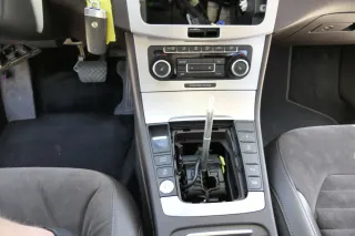 Passat 3C B7 Mittelkonsole Verkleidung Radio Klappe Abdeckung Dekor silber alu g - Bild 2