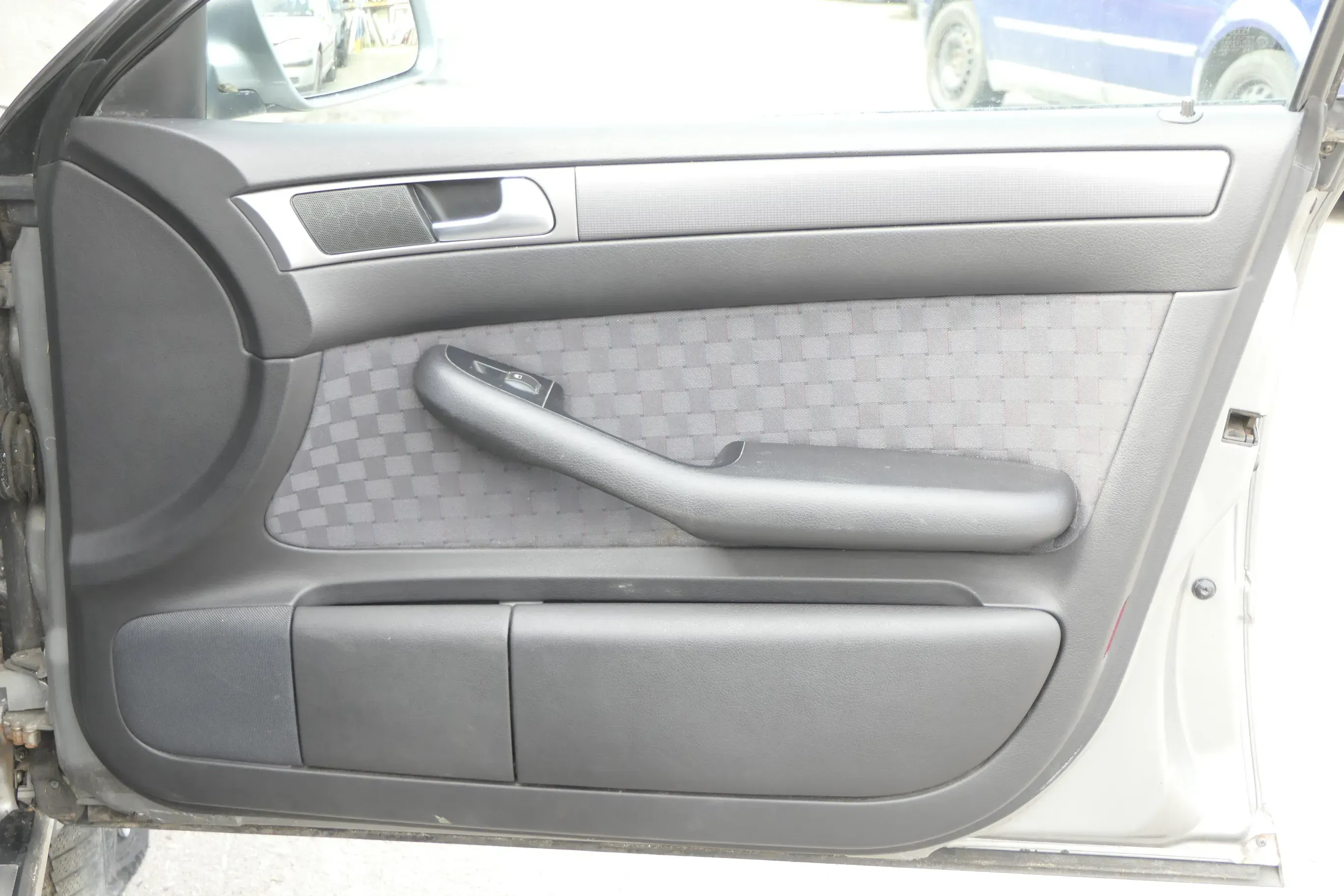 Audi A6 4B Türverkleidung Verkleidung Tür vorne +hinten links rechts soul schwar - Bild 1