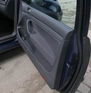 1x VW Golf 5 2/3-Türer Türverkleidung Verkleidung Tür vorne rechts - Bild 3