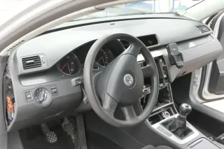Passat 3C Mittelkonsole Verkleidung Radio Klappe Abdeckung Dekor silber/schwarz - Bild 1