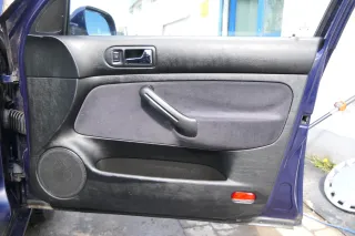 1x Golf 4 Bora Türverkleidung Verkleidung Tür vorne rechts 4/5-Türer Griff schwa - Bild 3