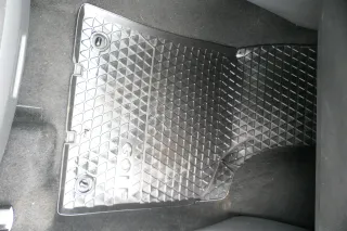 2x Original Golf 5 1K Fußmatte Fußmatten Gummi Gummimatte links + rechts vorne - Bild 1