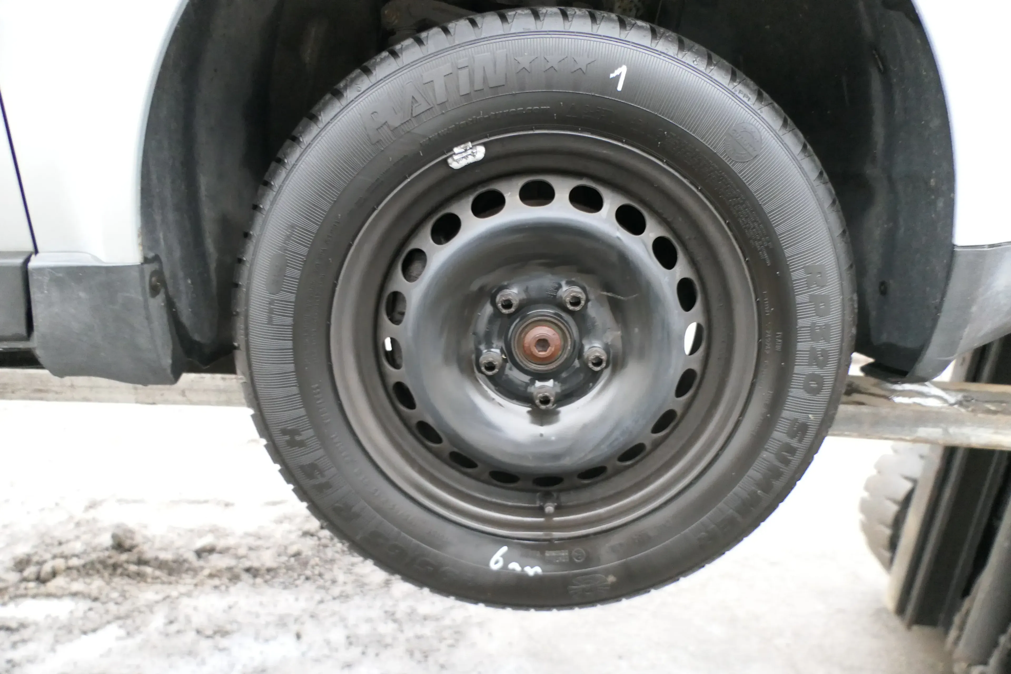 Audi A4 B5 A6 4B Passat 3BG Felgen Reifen Sommerreifen 195/65 R15 91H 6-7mm - Bild 1