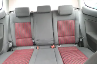 VW Golf 5 V Sitz Sitze hinten Rückbank Rücksitzbank 3 Punkt Lehne rot - Bild 3