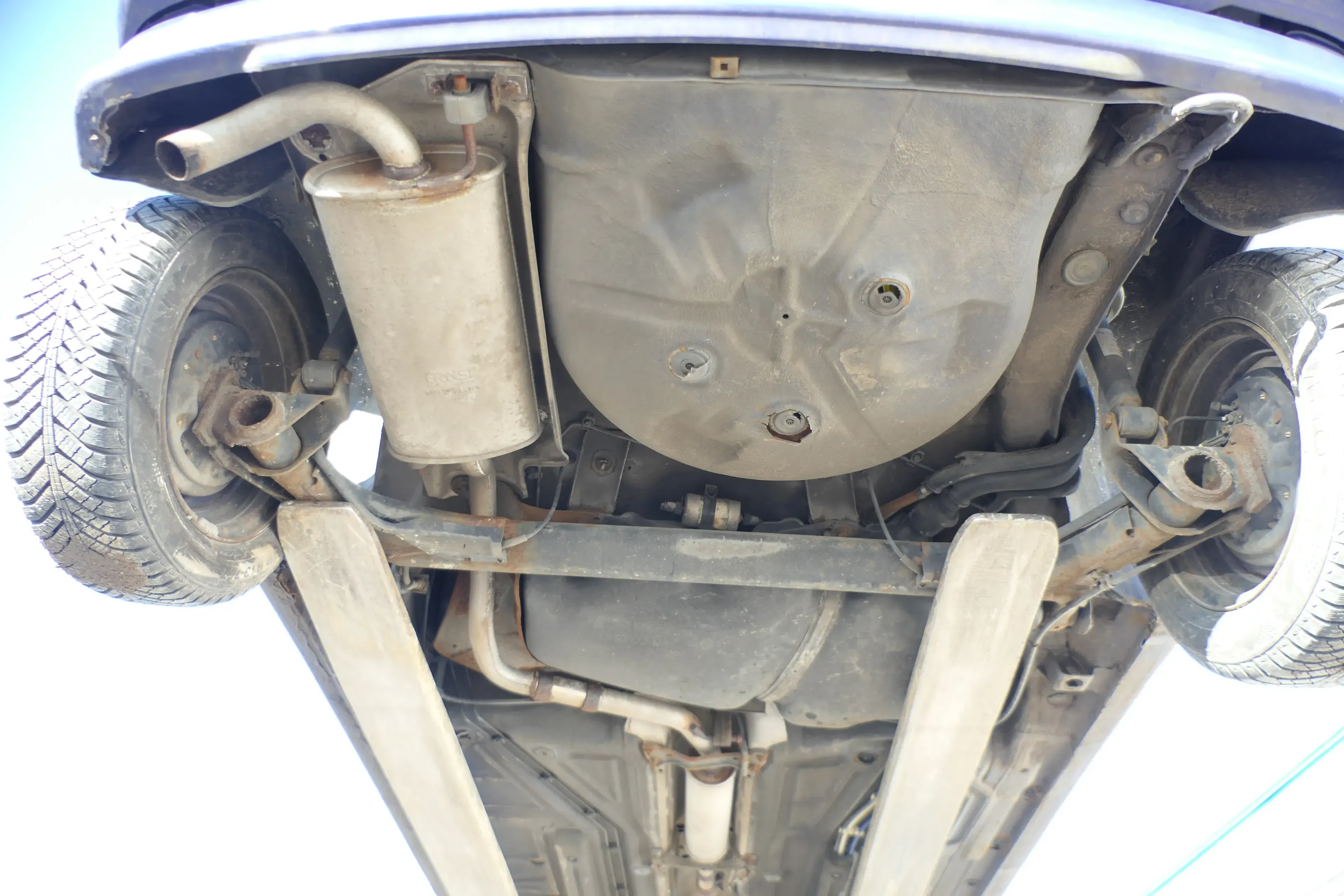 VW Polo 6N Auspuff hinten Endschalldämpfer Benziner Mitteltopf Mittelschalldämpf - Bild 1