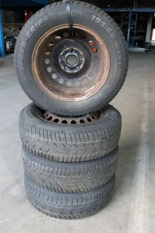 4x Skoda Octavia 1Z 195/65 R15 91T Winterreifen M+S Felgen Reifen M&S ca. 5-6mm - Bild 2