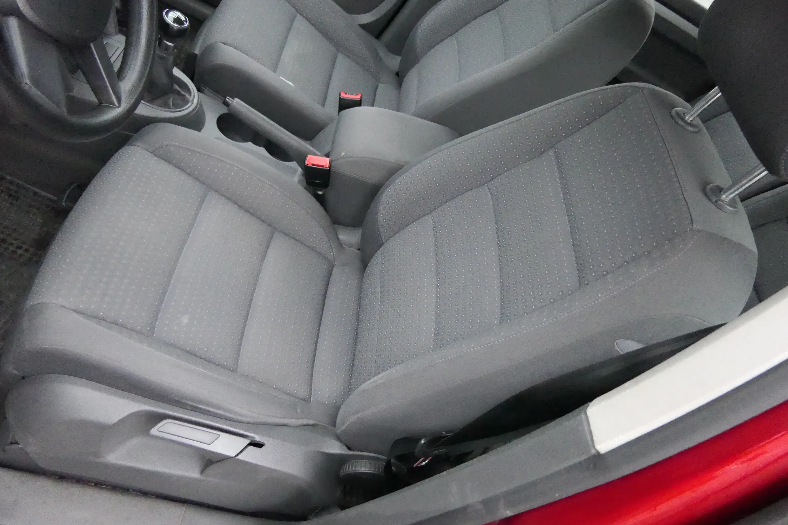 VW Touran 1T Sitz Fahrersitz links vorne anthrazit dunkel mit Tisch - Bild 1