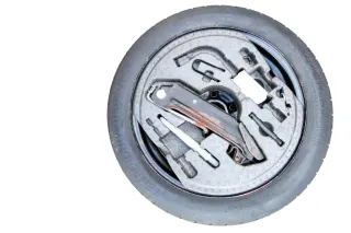 Golf 6 Touran Notrad Ersatzrad Ersatzreifen Notreifen 16 Zoll T125/70R16 Werkzeu - Bild 2
