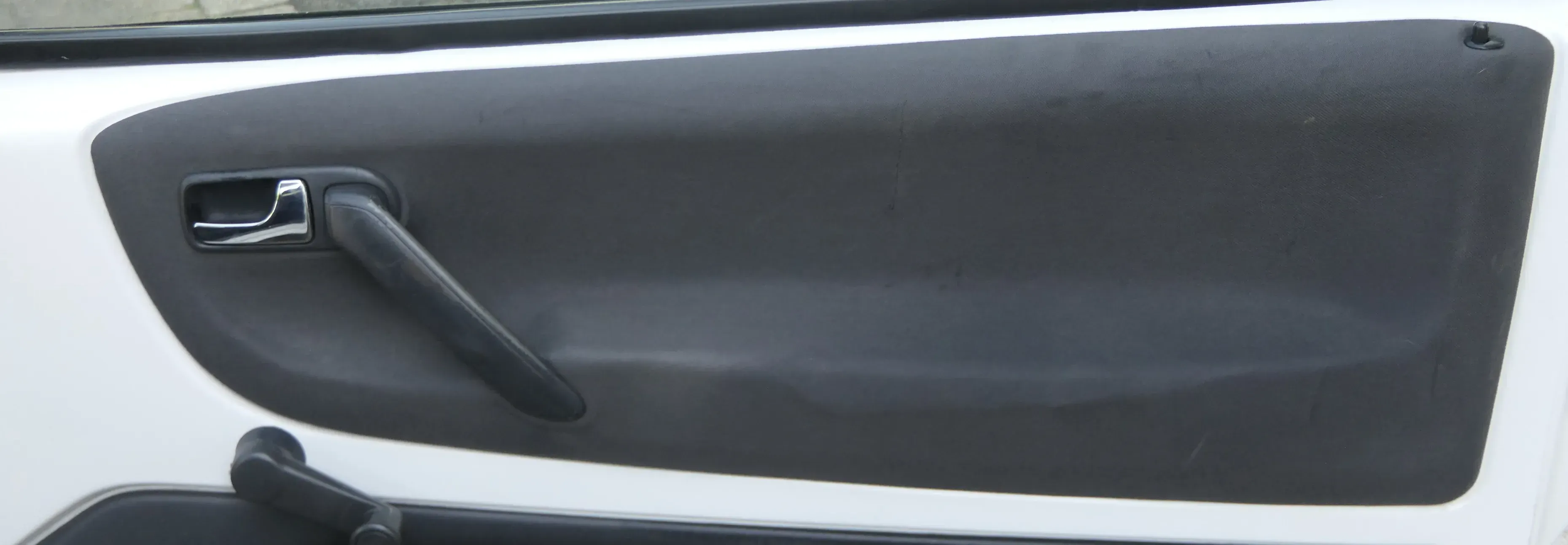 1x VW Lupo Arosa Türverkleidung Verkleidung Tür vorne rechts oben off-black schw - Bild 1