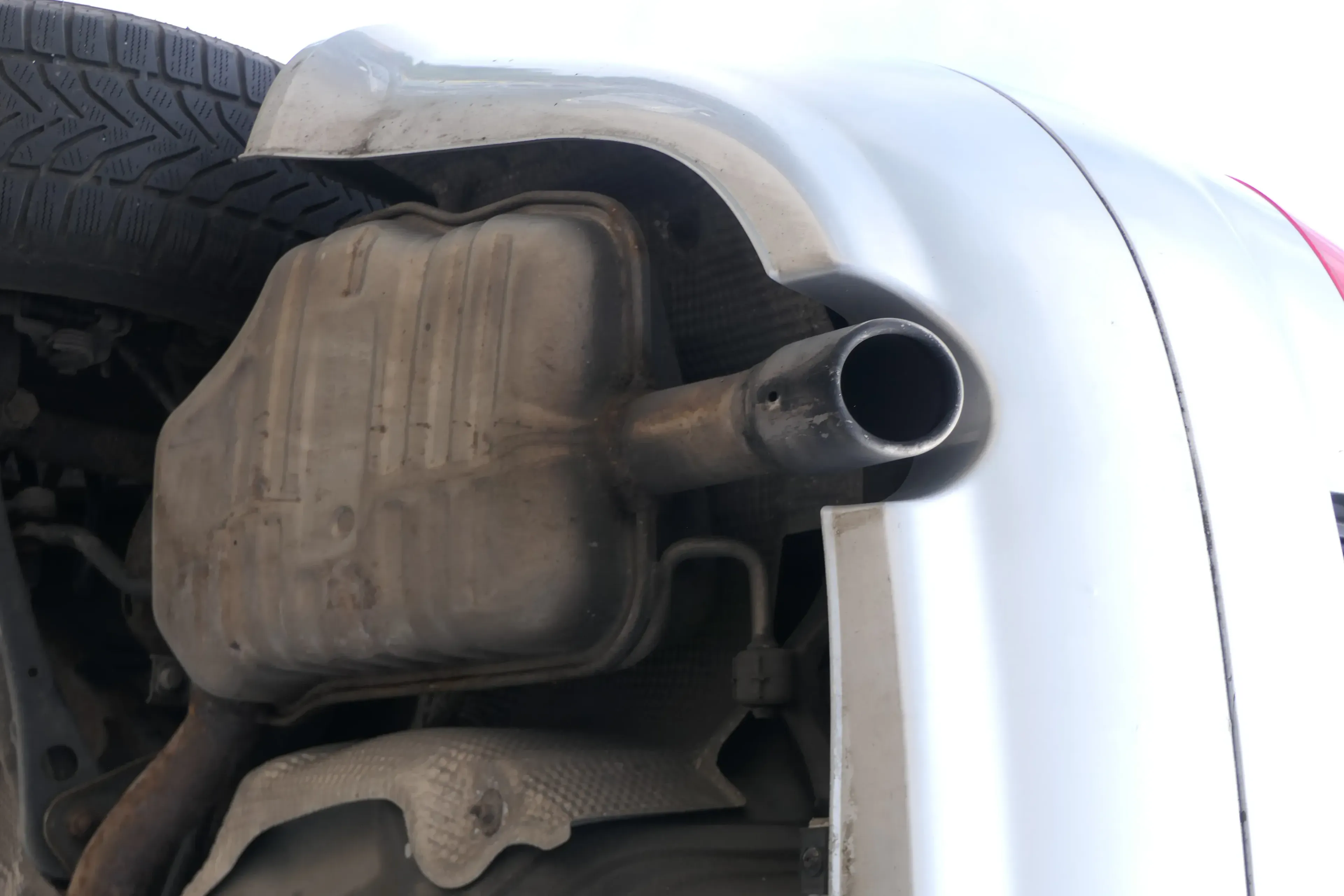 Audi A4 8E B6 Auspuff Endschalldämpfer Endtopf ALZ 1,6 Benziner - Bild 1