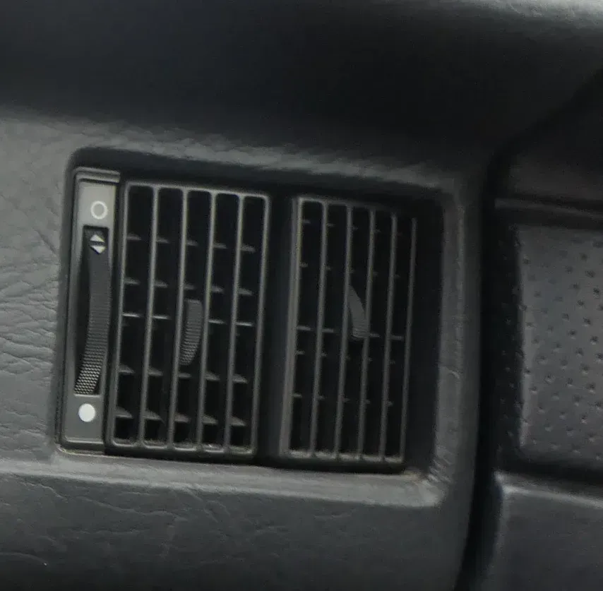 Audi 80 8C Lüftungsdüse Düse Lüftung vorne rechts - Bild 1