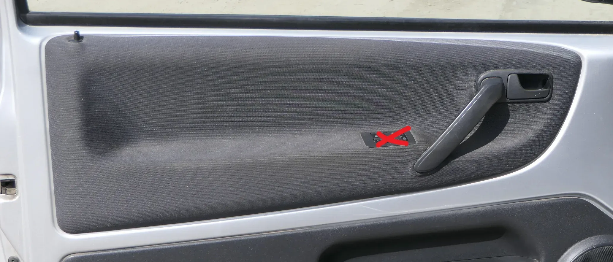 1x VW Lupo Arosa Türverkleidung Verkleidung Tür vorne links oben schwarz - Bild 1