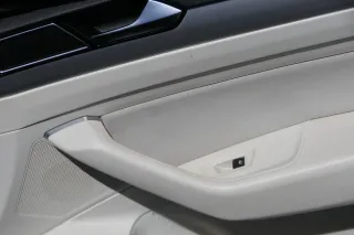 Passat 3C B8 3G 1x Türverkleidung Verkleidung Tür vorne rechts weiß St. Tropez - Bild 2