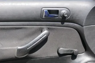 1x Golf 4 Bora Türverkleidung Verkleidung Tür vorne links 4/5-Türer Griff schwa - Bild 2