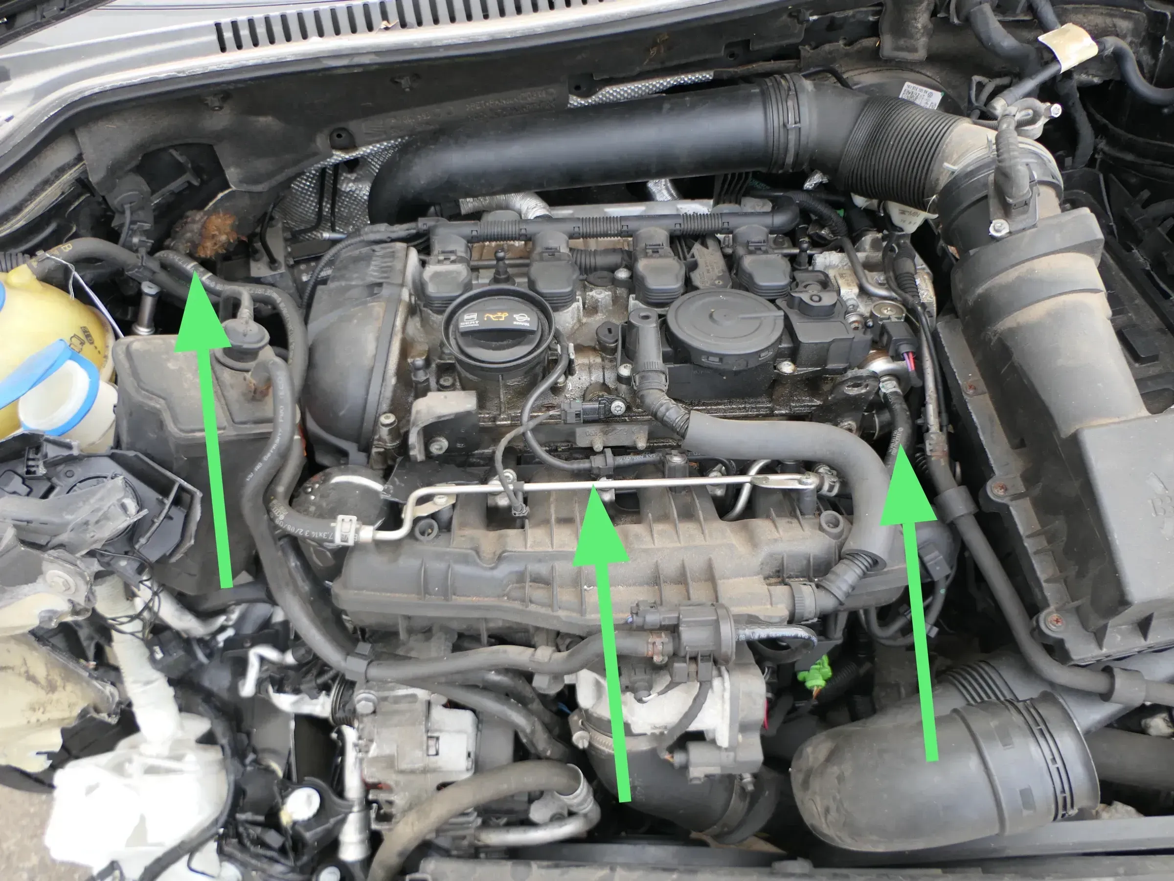 VW Passat 1,8 BZB Leitung Leitungen Kraftstoffleitung Rohre Rohr 06J133986F - Bild 1