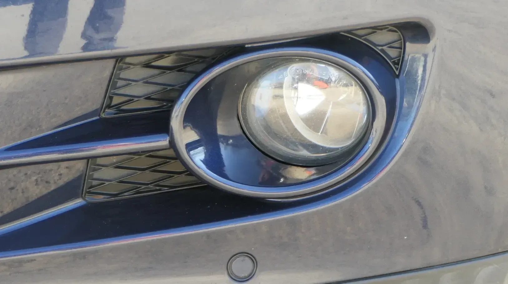 VW Tiguan 5N 1x Nebelscheinwerfer rechts + 1x Blende Gitter rechts - Bild 1