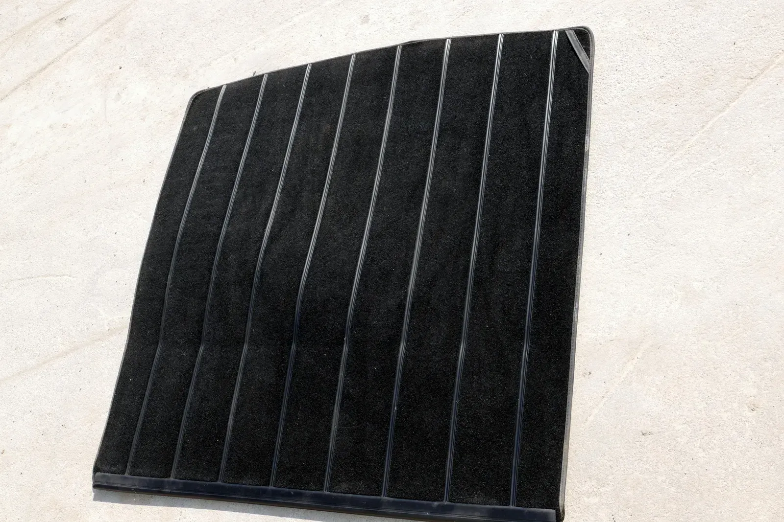 VW Golf 4 Variant Kombi Verkleidung Teppich Kofferraum Kofferraumteppich schwarz - Bild 1