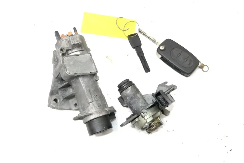 Audi A4 B6 8E Schloßsystem 1x Schlüssel Schloß Zündschloß Heckschl - Bild 1