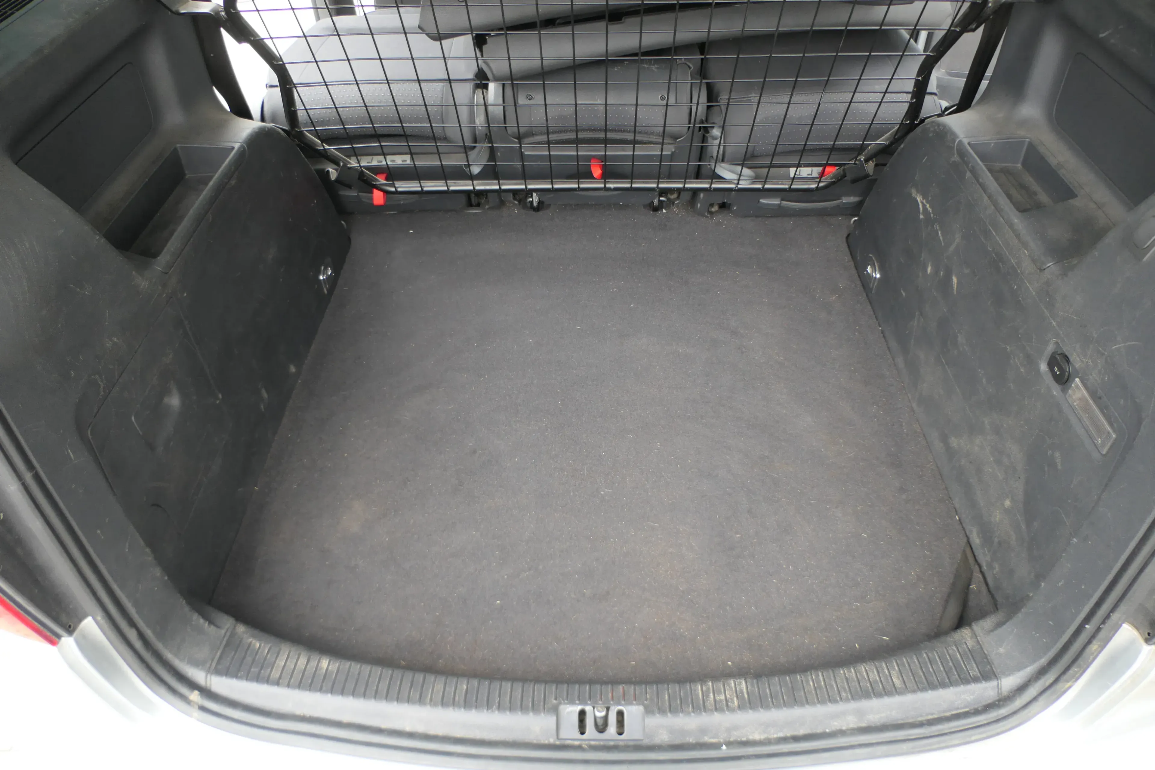 VW Touran 1T Verkleidung Teppich Kofferraum Kofferraumteppich Boden anthrazit - Bild 1