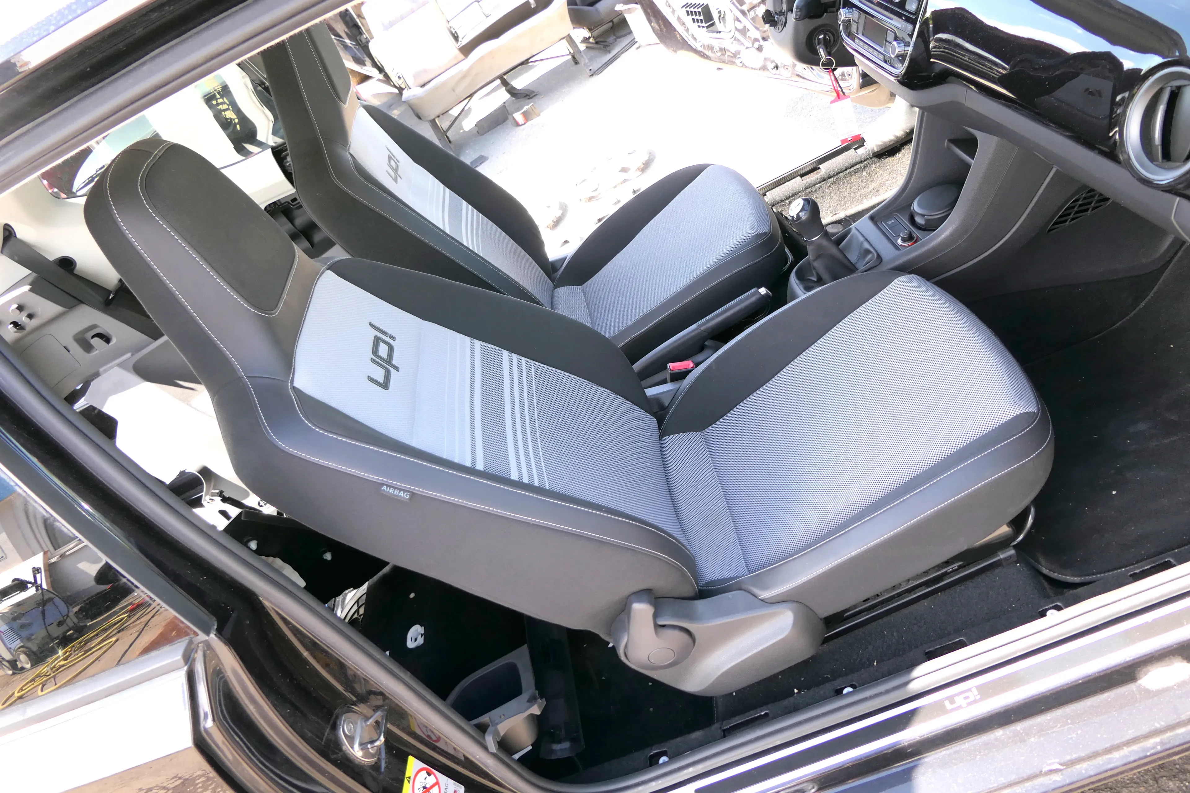 VW Up Mii Sitz Beifahrersitz vorne rechts schwarz Kunstleder (Leder) schwarz SHZ - Bild 1