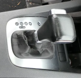 VW Golf 5 1K Schaltknauf Schaltsack Schaltknüppel Automatik Leder schwarz - Bild 1