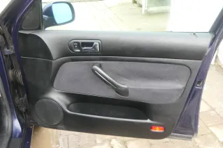 1x Golf 4 Bora Türverkleidung Verkleidung Tür vorne rechts 4/5-Türer Griff schwa - Bild 1