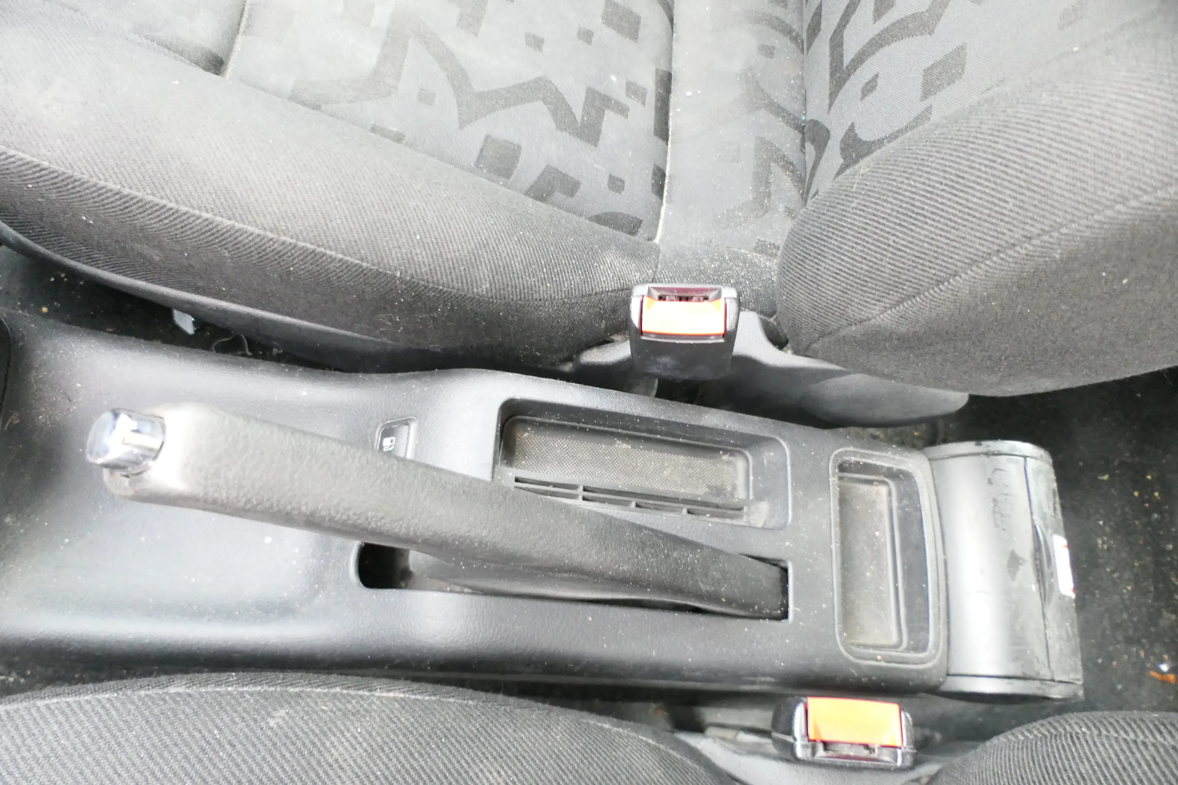 VW Golf 4 Bora Mitteltunnel Aschenbecher hinten Verkleidung schwarz - Bild 1