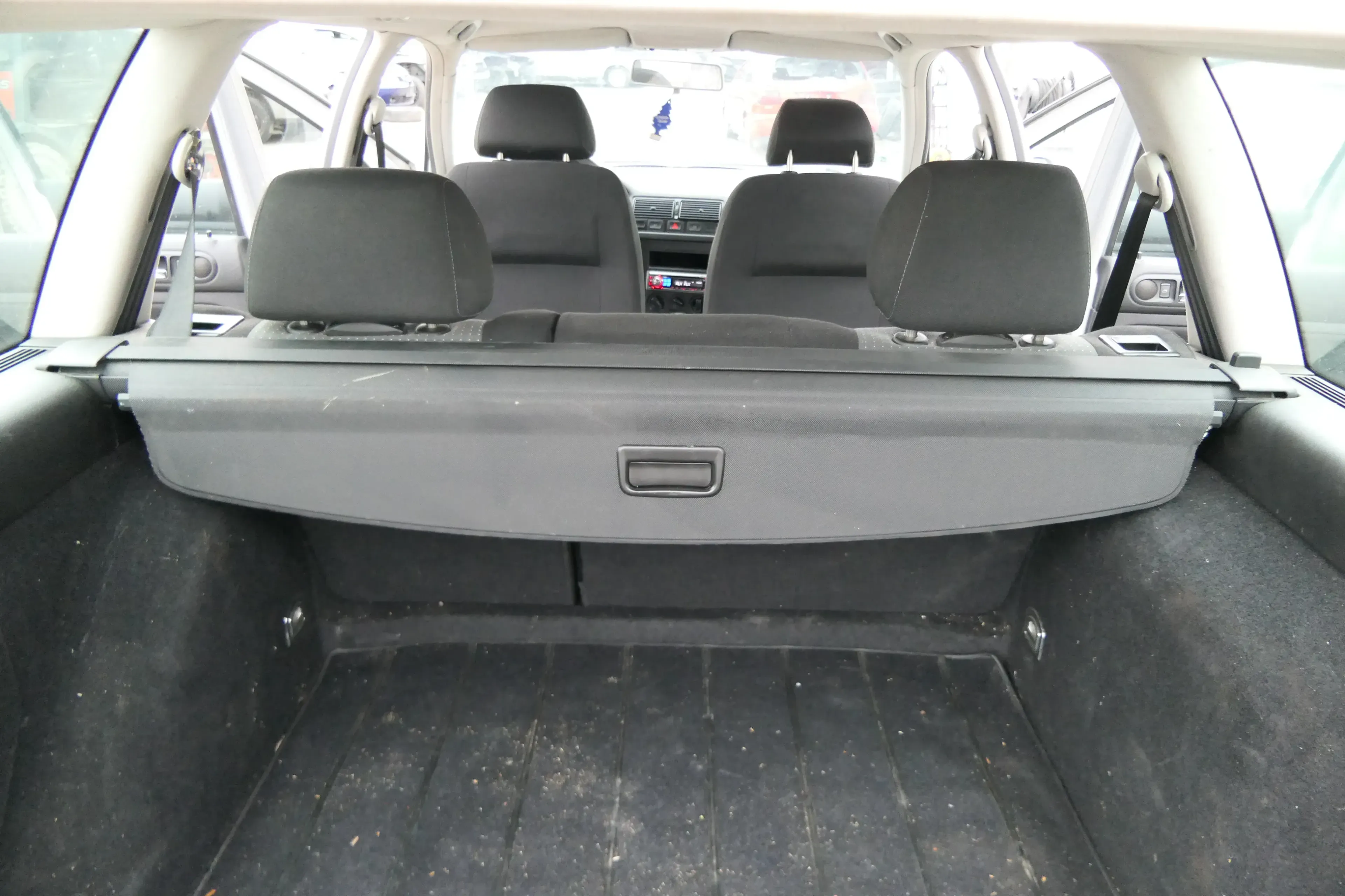 Bora Golf 4 Kombi Variant Laderaumabdeckung Rollo Hutablage Kofferraum schwarz - Bild 1