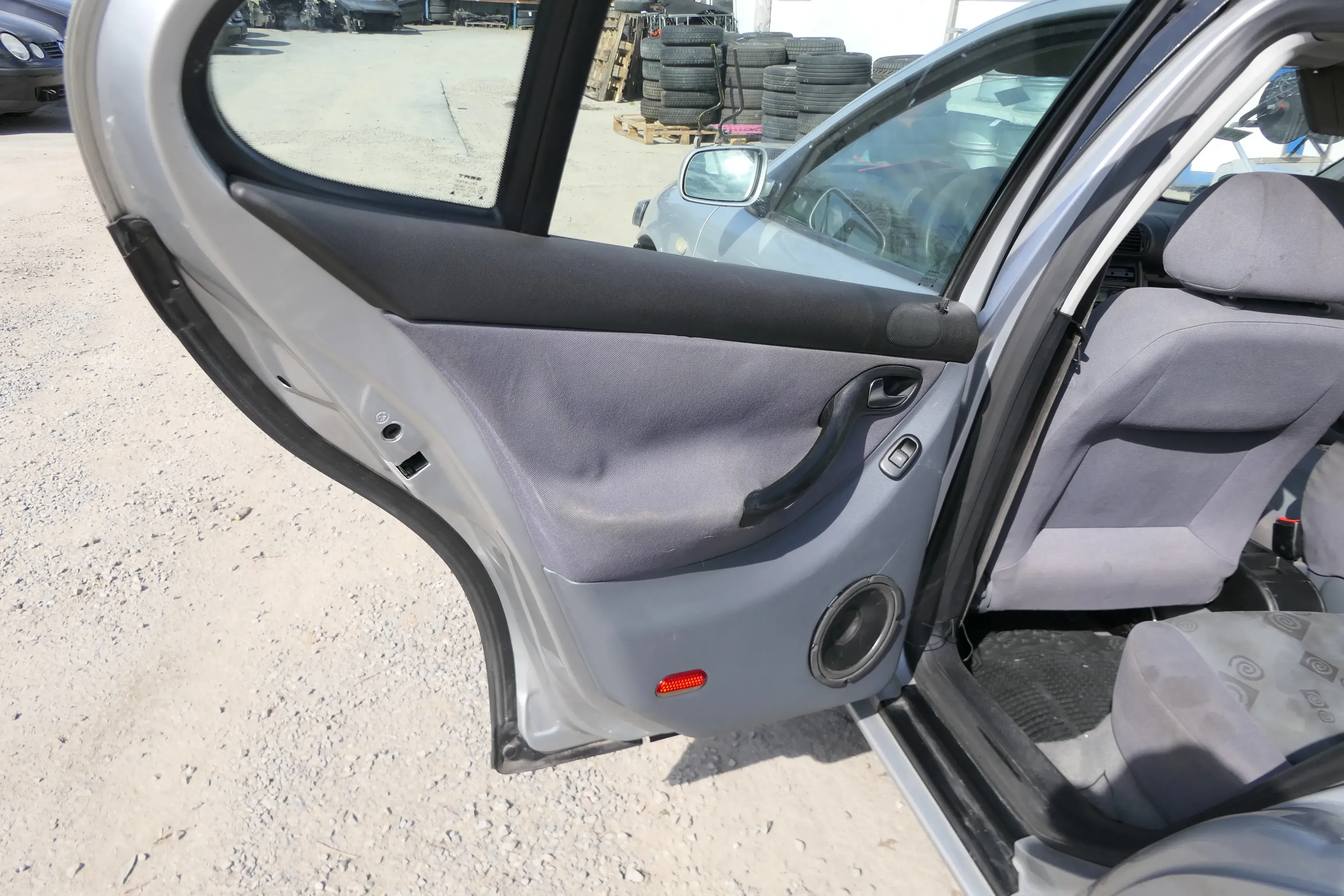 1x Seat Leon 1M Toledo Türverkleidung Verkleidung Tür hinten links grau Griff - Bild 1