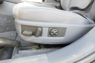 Audi A8 4D Sitz Fahrersitz vorne links elektrisch verstellbar aquablau - Bild 3