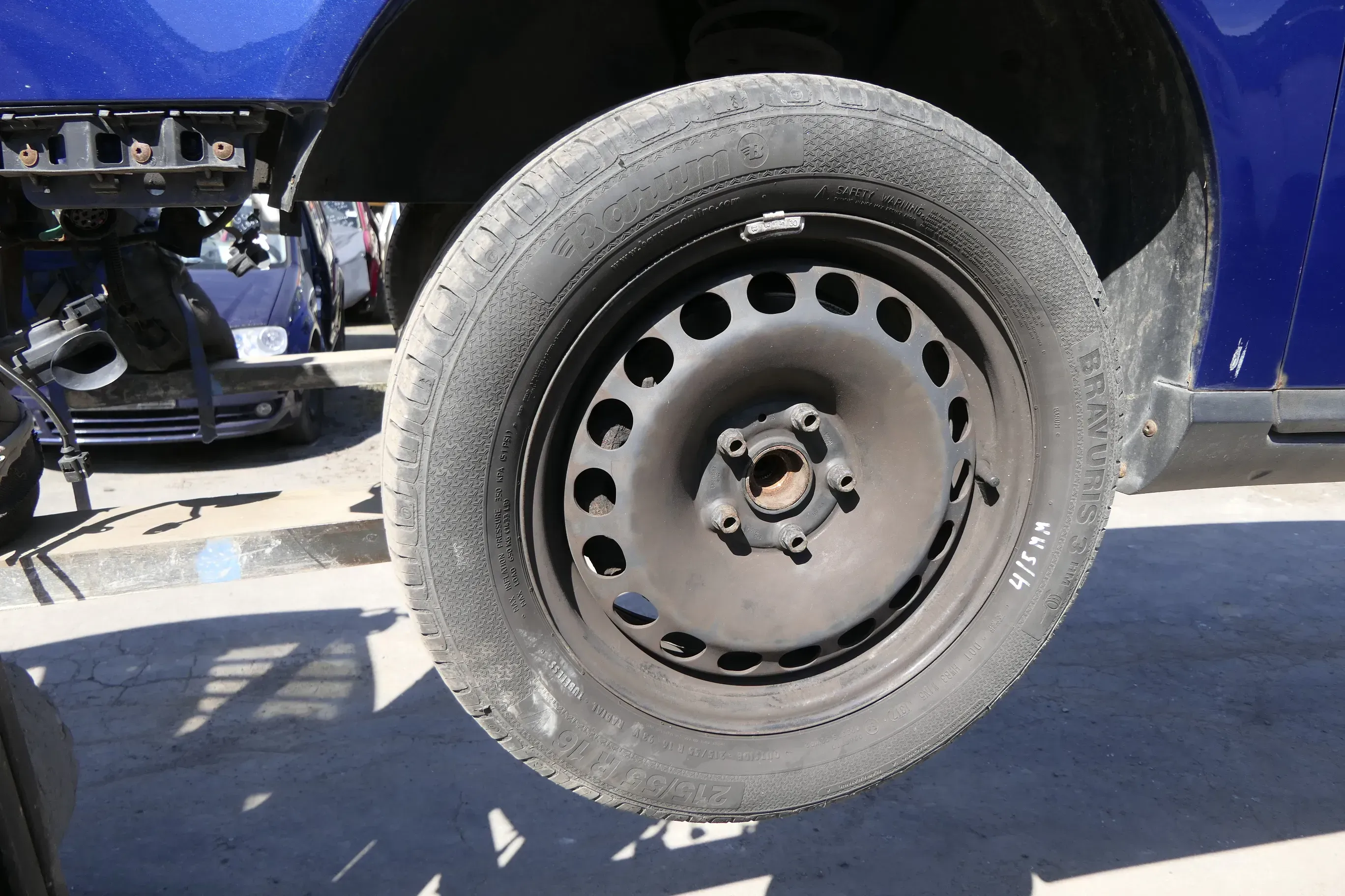 4x VW Passat 3C Golf Reifen Sommerreifen 215/55 R16 93V Felgen 4-5mm - Bild 1