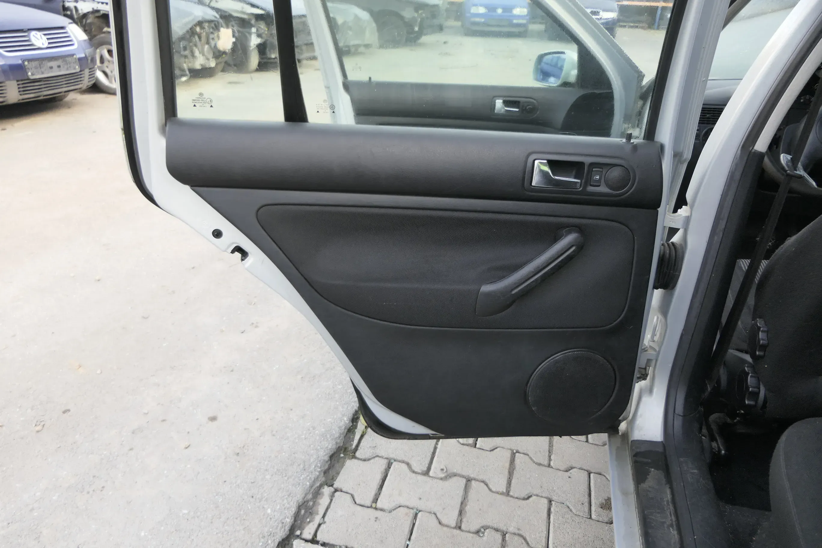 1x VW Golf 4 1J Kombi Türverkleidung Verkleidung Tür hinten links schwarz - Bild 1