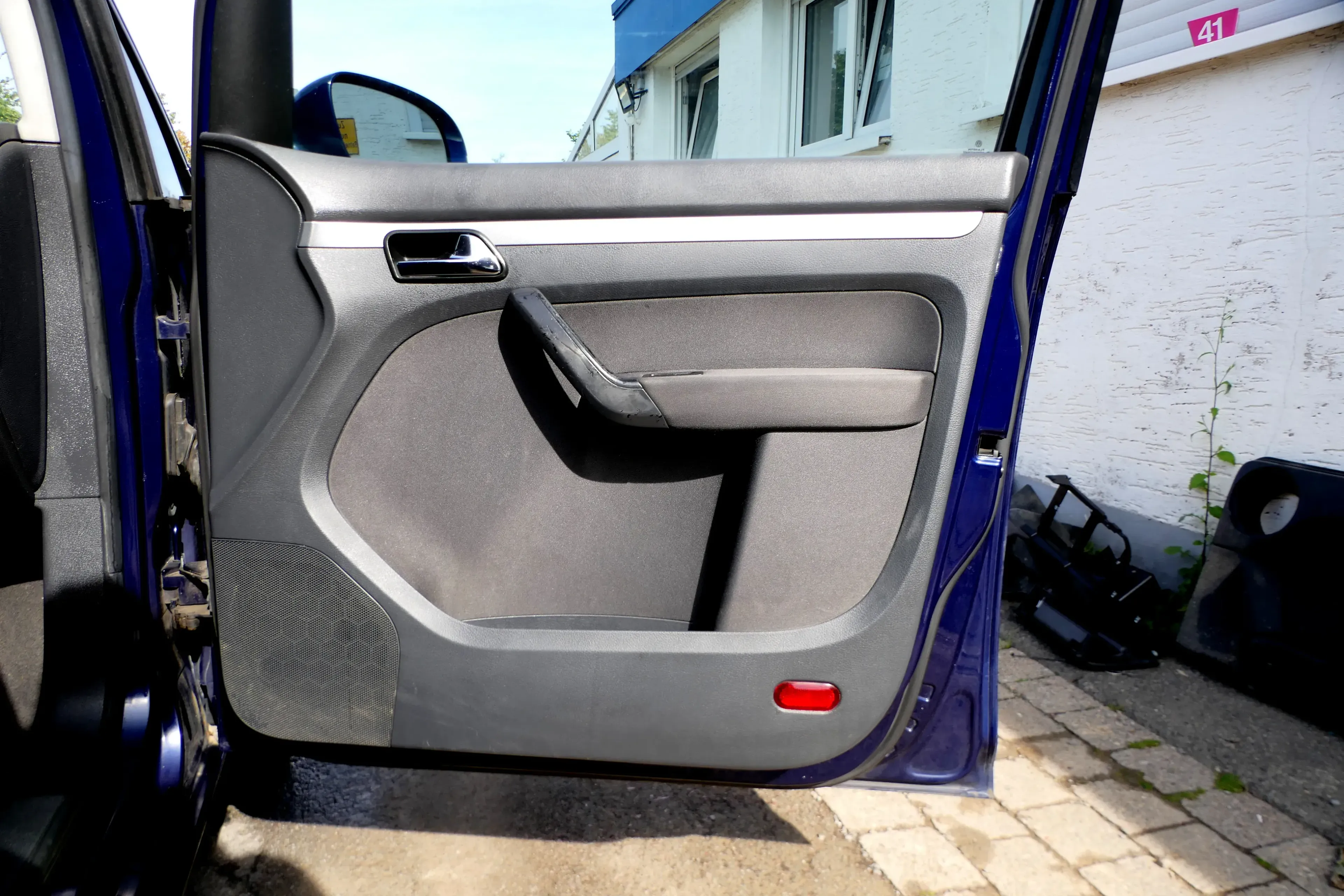 VW Touran 1x Türverkleidung Verkleidung Tür vorne rechts - anthrazit - Bild 1