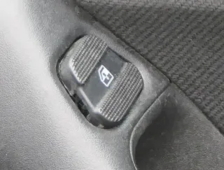 VW Golf 3 Cabrio 1E ektrischer Fensterheber Schalter vorne rechts schwarz - Bild 1