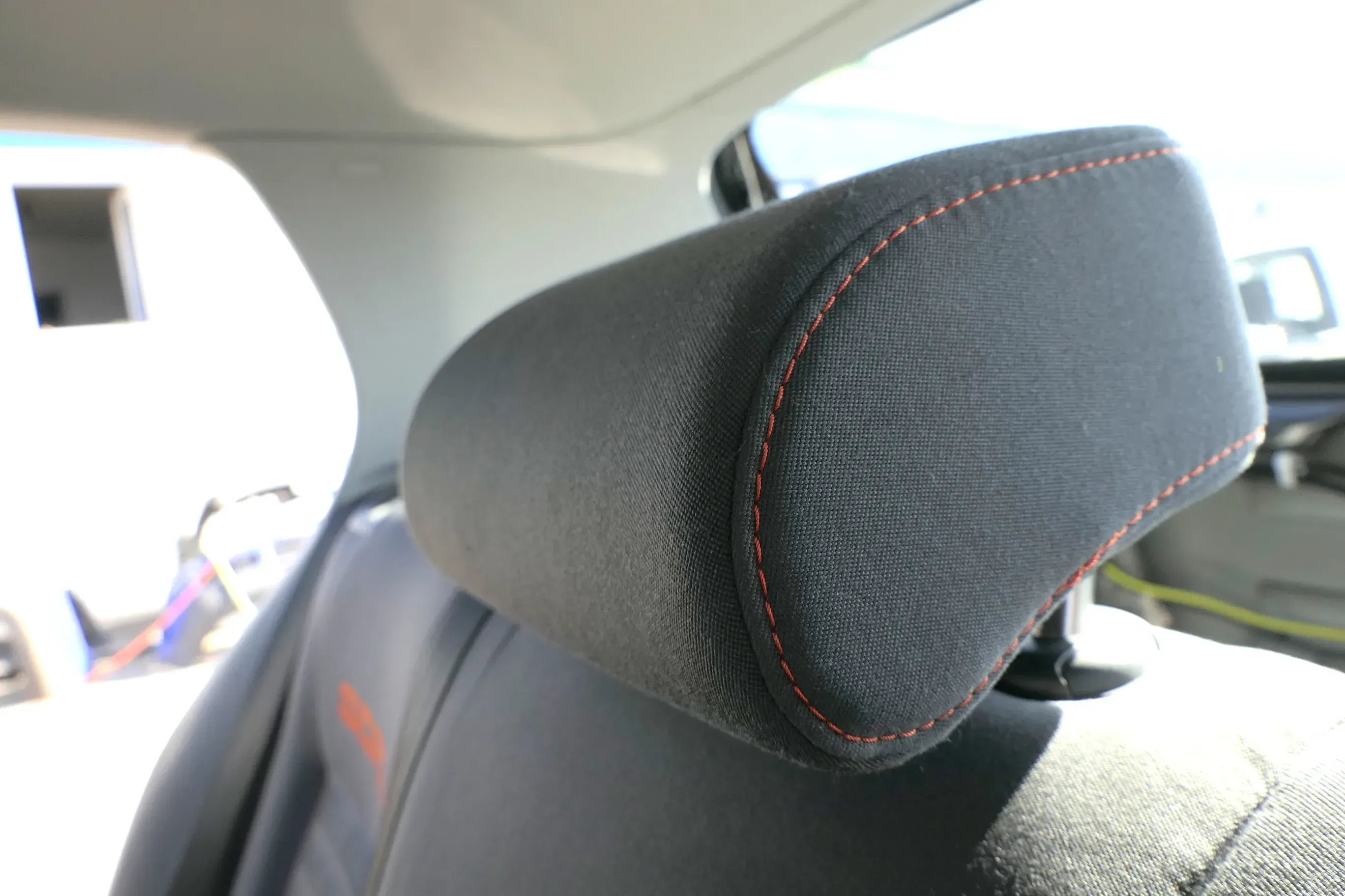 VW Golf 5 V Kopfstütze hinten in der Mitte mittig anthrazit dunkel Goal - Bild 1