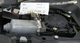 Audi A3 8L Fensterheber Motor hinten rechts 8L4959802A passt nur HINTEN - Bild 1