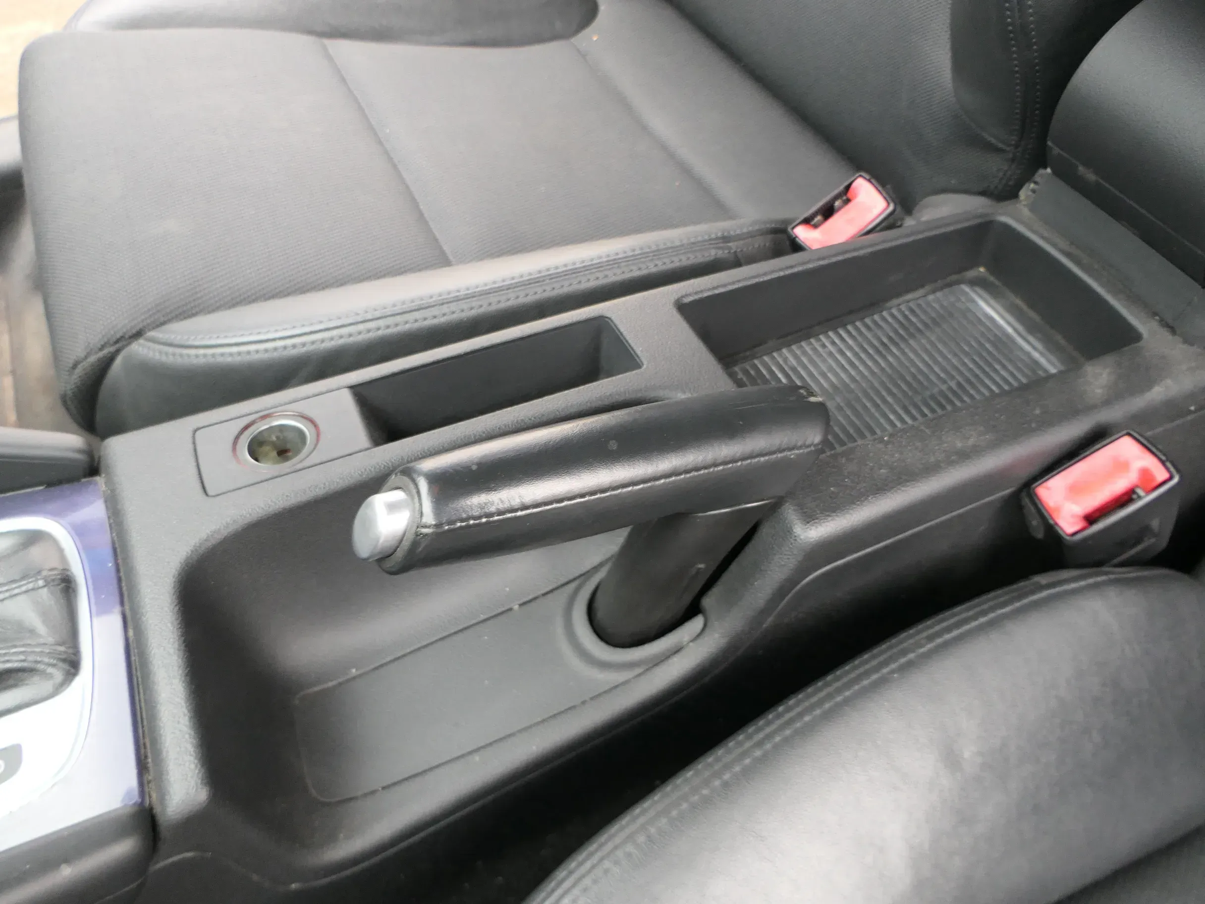 Audi A3 8P Handbremse Feststellbremse schwarz Leder Griff 8P0711303C Leder - Bild 1