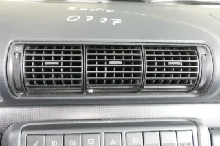 Audi A4 B5 Lüftungsdüse Düse Lüftung Mitte 8D0820951  01C Lüftungsgitter - Bild 1