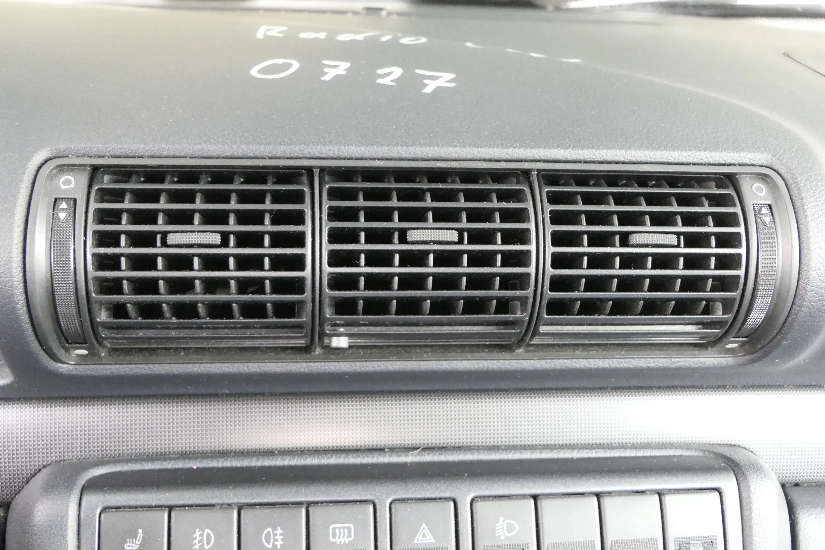Audi A4 B5 Lüftungsdüse Düse Lüftung Mitte 8D0820951  01C Lüftungsgitter - Bild 1