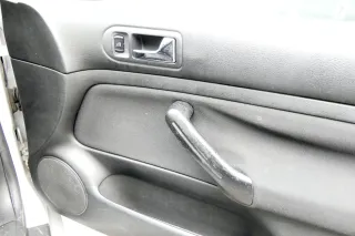 VW Golf 4 2/3-Türer Türverkleidung Verkleidung Tür vorne rechts schwarz - Bild 2