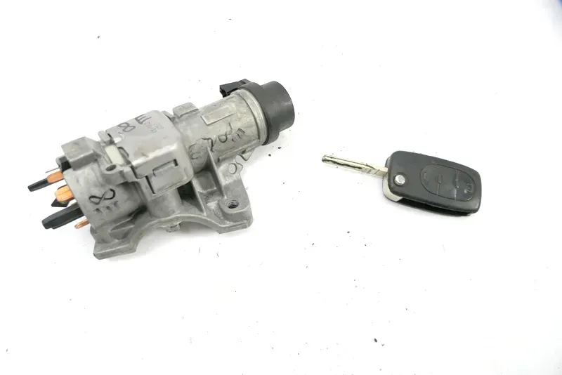Audi A4 B6 8E mit 1x Schlüssel Schloß Zündschloß Funkschlüssel - Bild 1