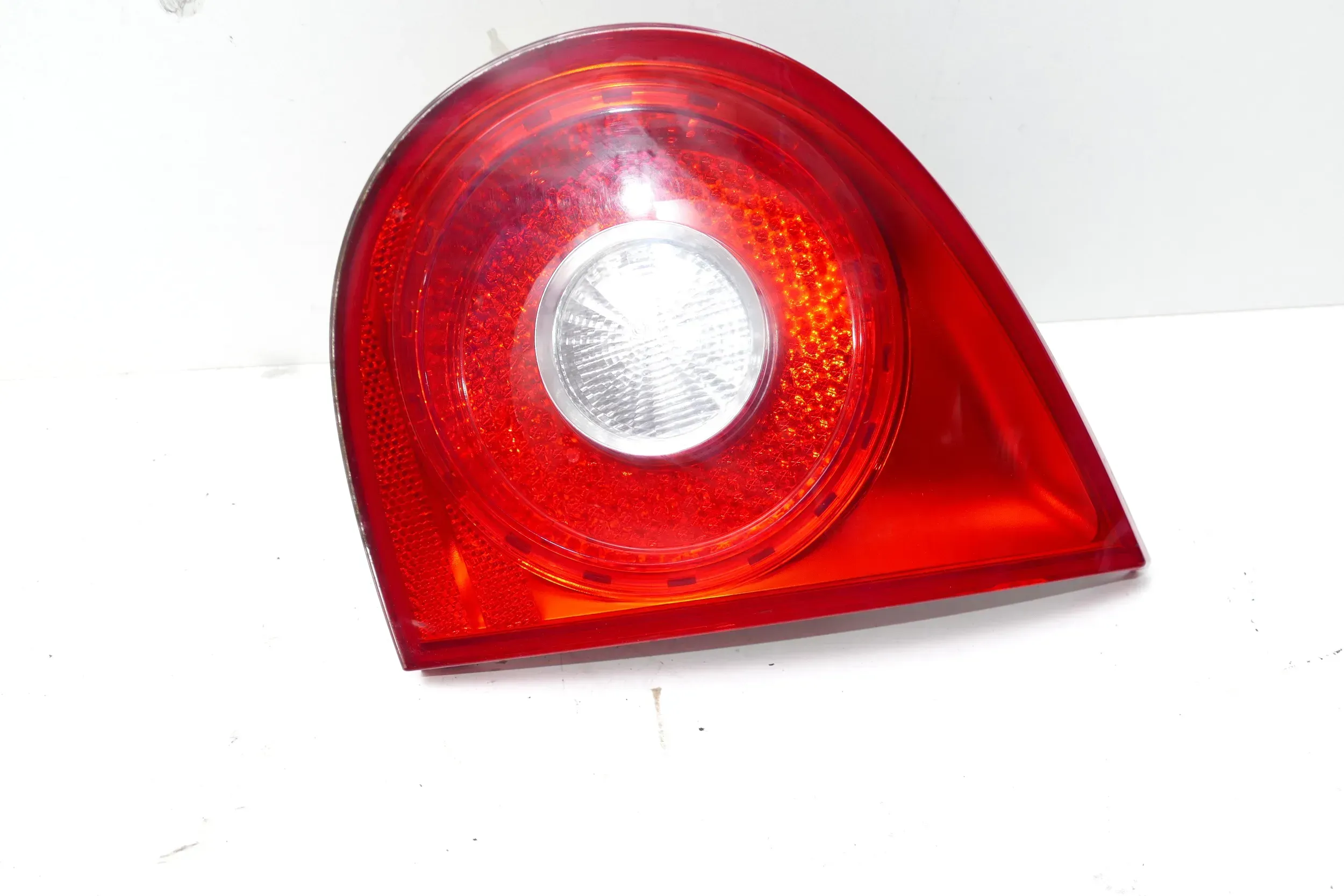 VW Golf 5 Rücklicht hinten rechts innen an Heckklappe Rückleuchte original - Bild 1